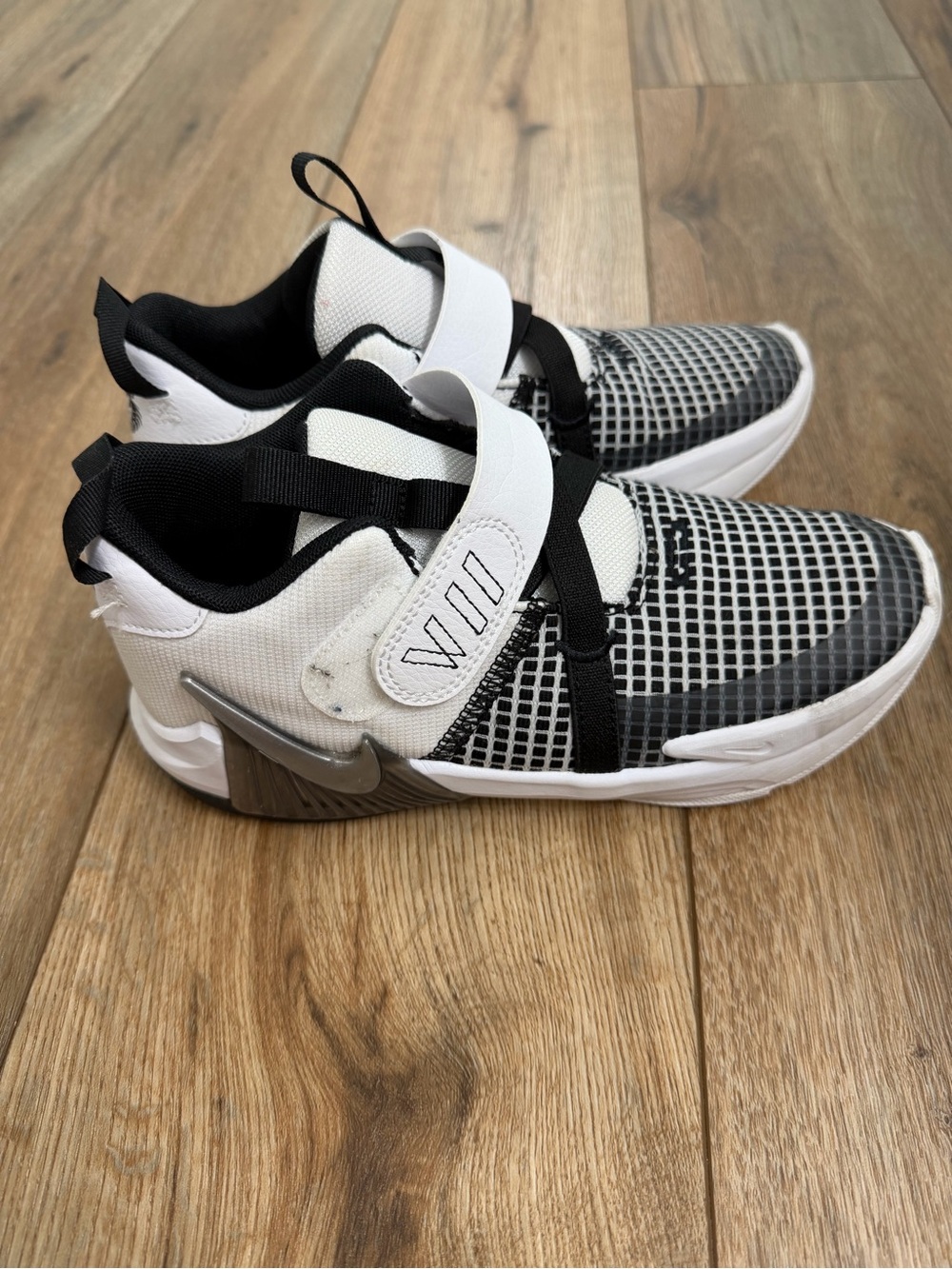 Nike Kids LeBron Witness White and Black Basketball Sneakers - Sz. 2.5